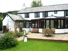 Отель The Old School House Bed and Breakfast  Лланбрайнмейр